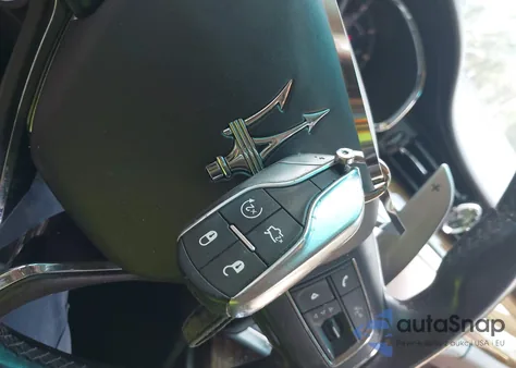 2014 Maserati Quattroporte S Q4 z USA, uszkodzony, nr VIN ZAM56RRA9E1106514